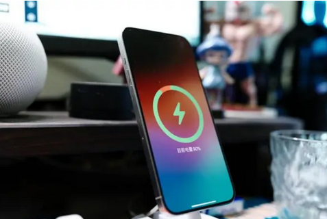 蓬莱苹果15换屏服务分享用什么充电器给iPhone15充电更好 